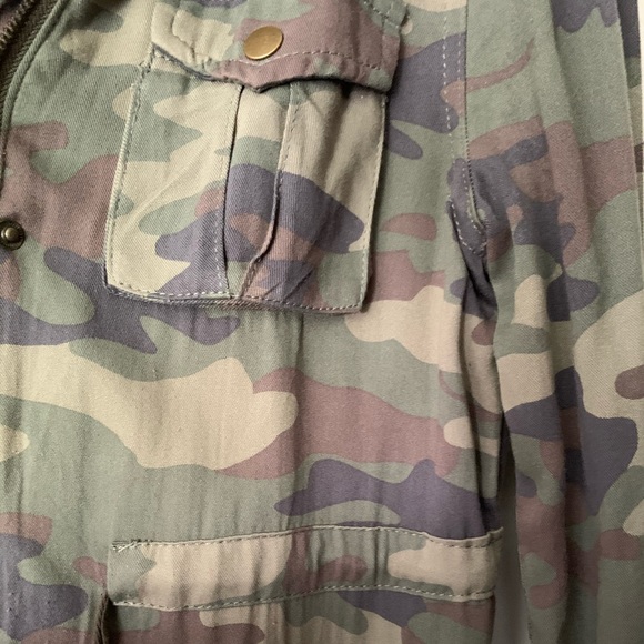 Camouflage Button Down with hoodie - Picture 6 of 6
